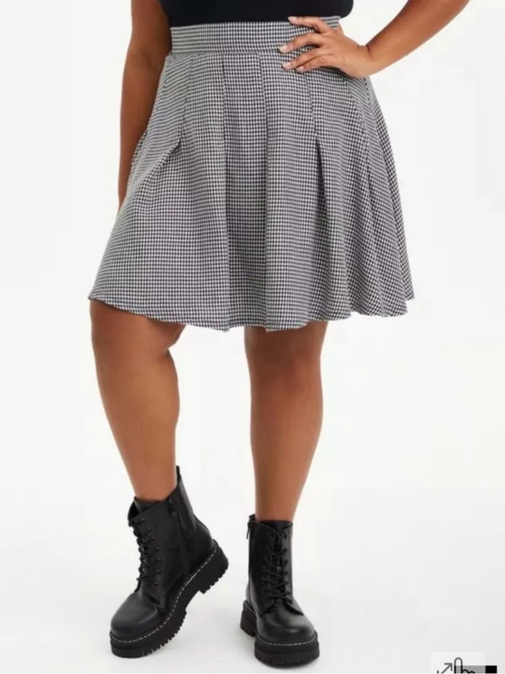 Torrid Black & White Houndstooth Skater Skirt - size 4